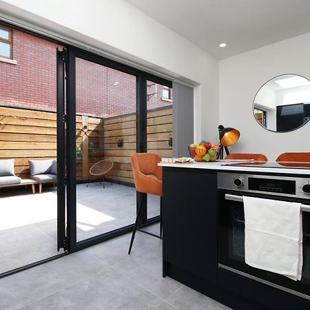 New Spacious 2 Bed Getaway - Private Courtyard! - Underfloor Heating Кардіфф Екстер'єр фото