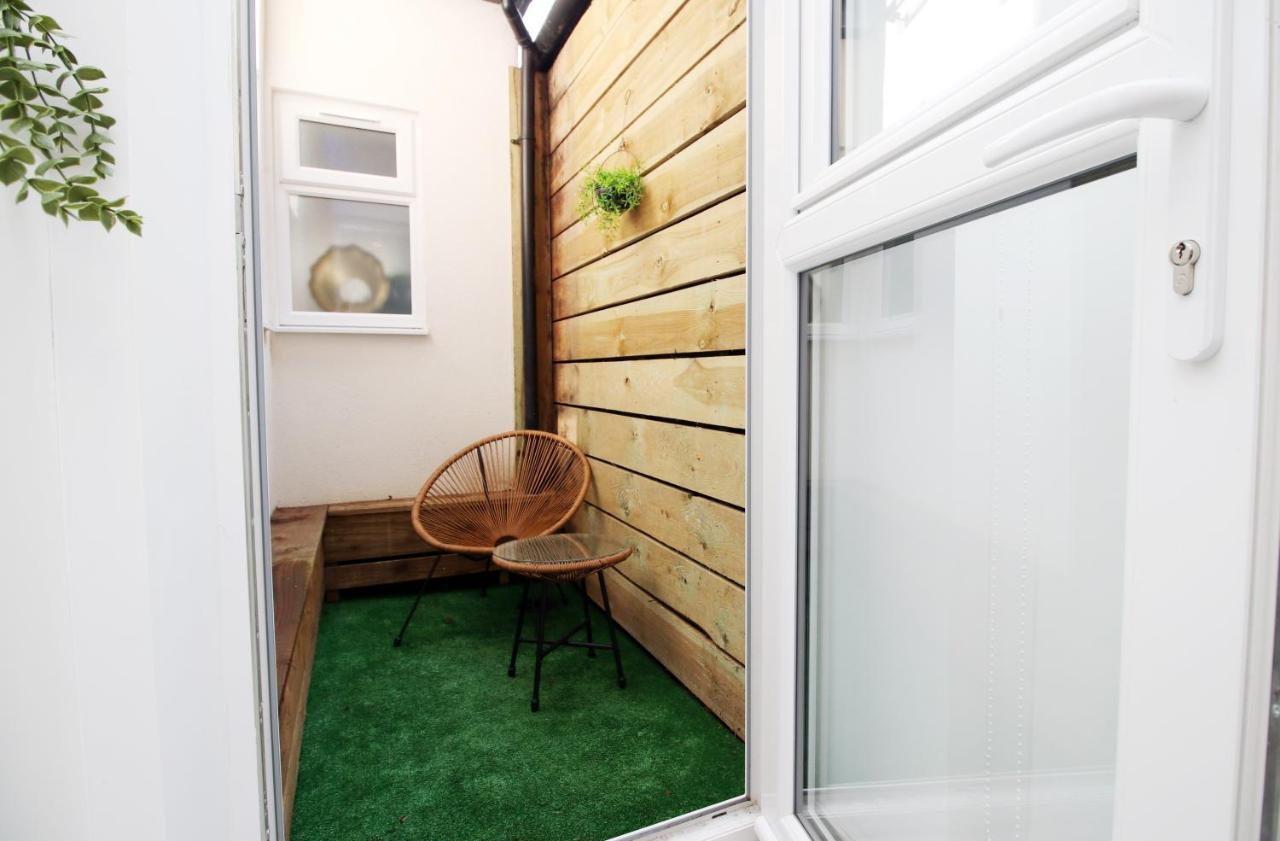 New Spacious 2 Bed Getaway - Private Courtyard! - Underfloor Heating Кардіфф Екстер'єр фото