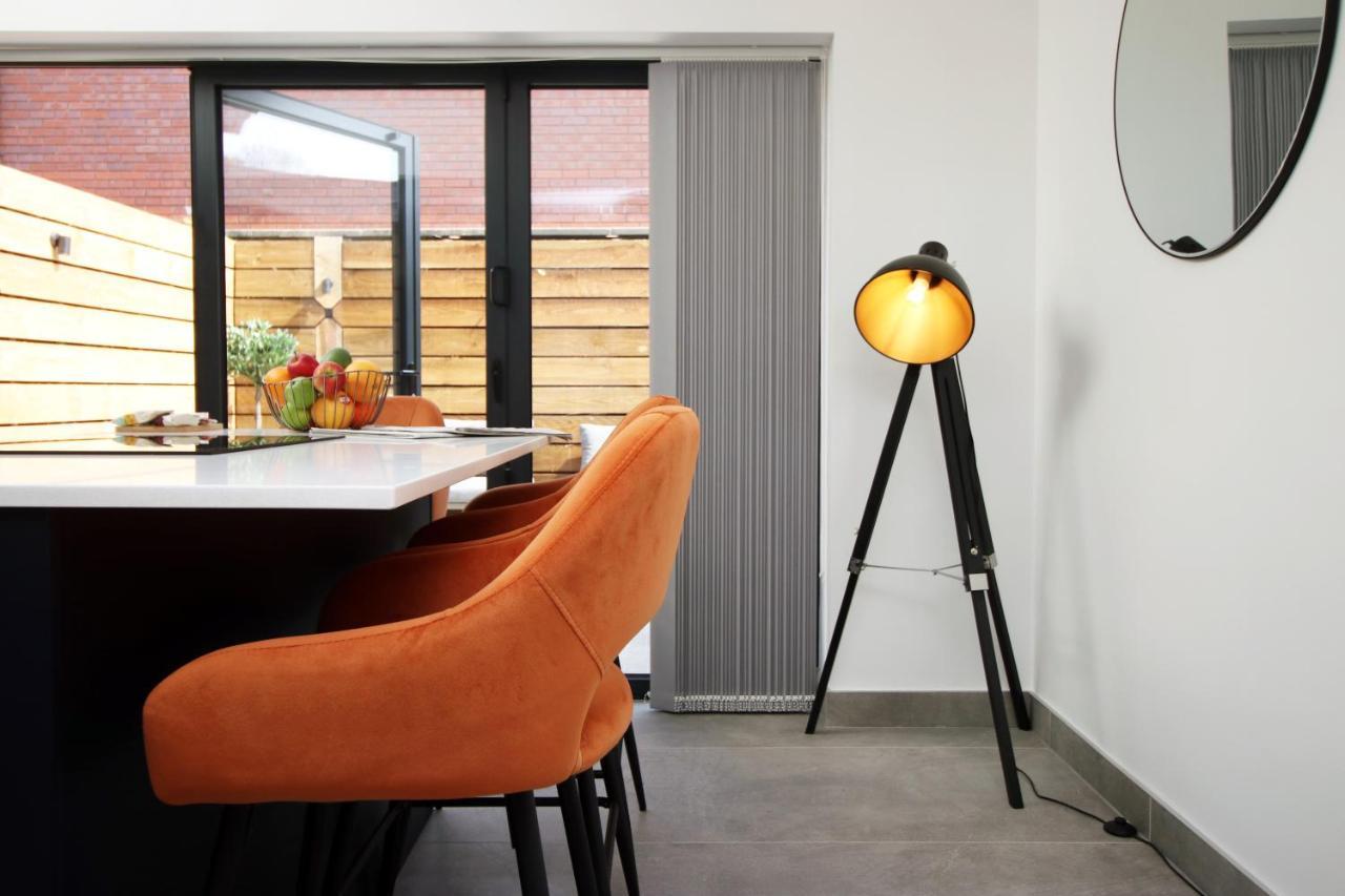 New Spacious 2 Bed Getaway - Private Courtyard! - Underfloor Heating Кардіфф Екстер'єр фото